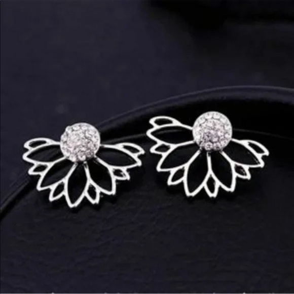 Silver Color Double Sided
Crystal Flower Earrings - Picture 2 of 3